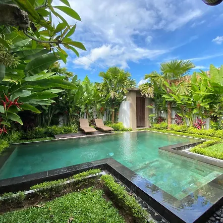 Villa Rumah Lumbung The Wooden House
