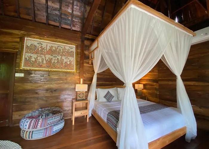 Rumah Lumbung The Wooden House