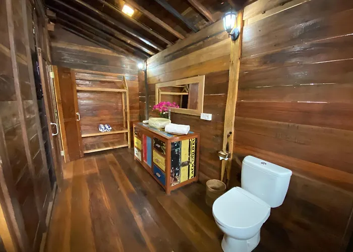 Rumah Lumbung The Wooden House